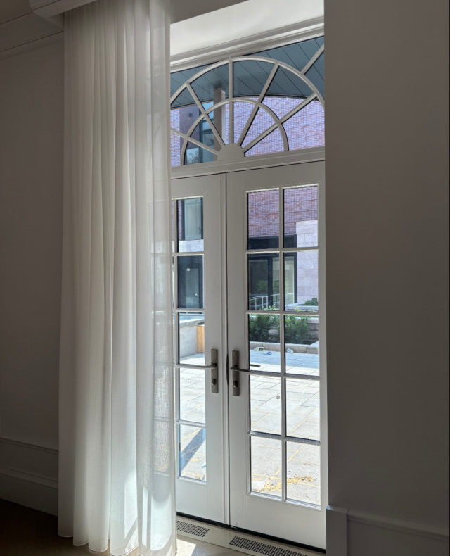 Pella est fier d’offrir des services haut de gamme pour créer des espaces urbains lumineux, conçus pour accueillir vos plus beaux moments. ✨

Dans le cadre du projet des Condominiums Percy Robertson à Montréal, nous avons sélectionné :
- Des portes françaises élégantes et baignées de lumière
- Des fenêtres cintrées au design raffiné et à haute efficacité énergétique

Trouvez l’inspiration pour vos espaces de rêve ici sur notre site Web.

-

Pella is proud to deliver premium solutions that elevate urban living through luminous, refined spaces, designed to frame life’s most memorable moments. ✨

As part of the Percy Robertson Condominiums project in Montreal, we selected:
- Graceful French doors that invite natural light and elegance
- Arched windows, distinguished by their timeless design and exceptional energy efficiency

Discover inspiration for your dream spaces on our website.